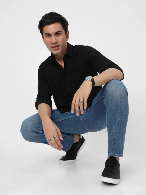 Urbano Fashion Men Regular Fit Solid Spread Collar Casual Shirt